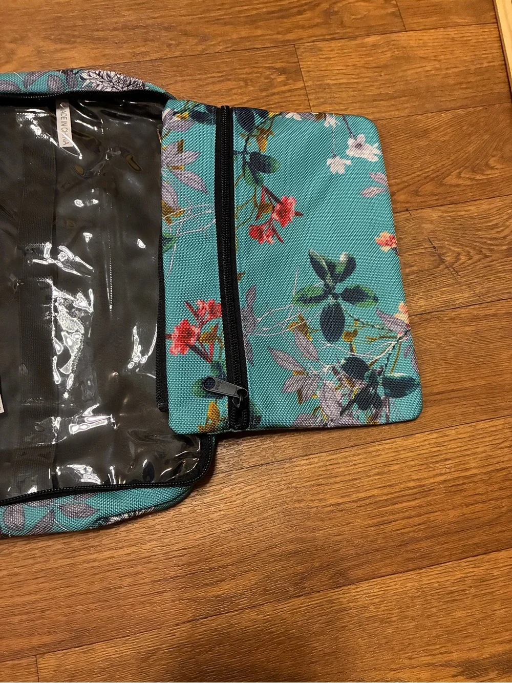 Bang & Carsen  Floral Cosmetic Travel Bag with Multicolor Blooms NWT